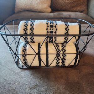 Geometric Patterned Bath Towels in Black and White